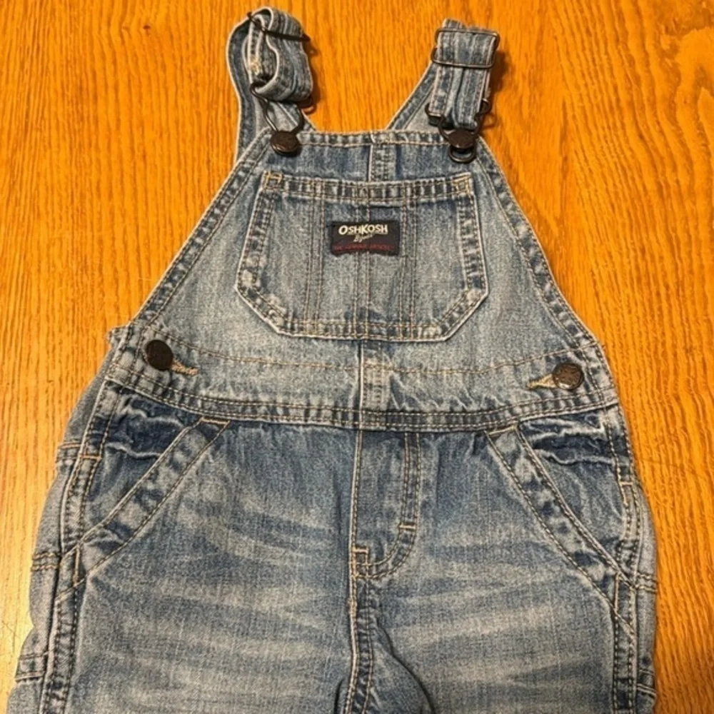 OshKosh B’Gosh ‎ denim bib overalls size 12 mos